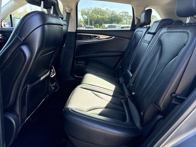 Used 2023 Lincoln Nautilus FWD w/ Premium Package image 11