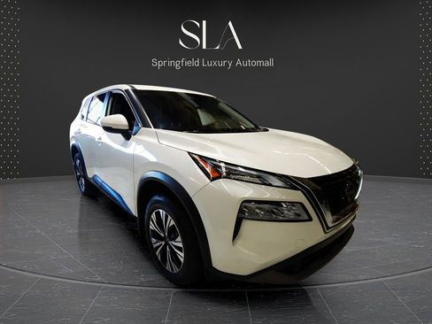 Used 2023 Nissan Rogue SV image 3