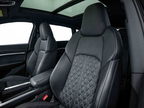 Certified 2024 Audi SQ8 e-tron Premium Plus w/ Black Optic Package AWD/4WD image 15