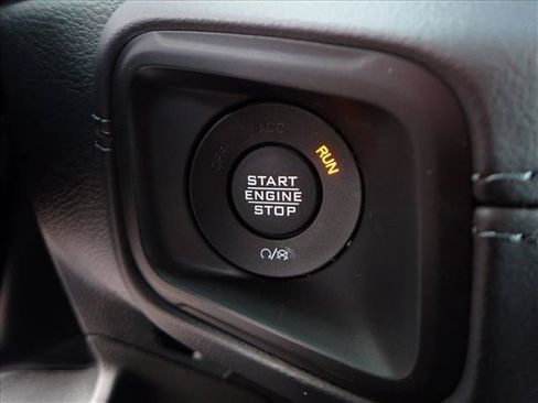 Used 2025 Jeep Wrangler Unlimited Rubicon w/ Convenience Group AWD/4WD image 23