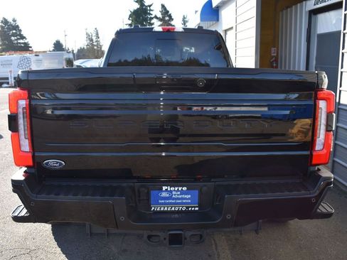 Certified 2025 Ford F450 Platinum w/ FX4 Off-Road Package image 9