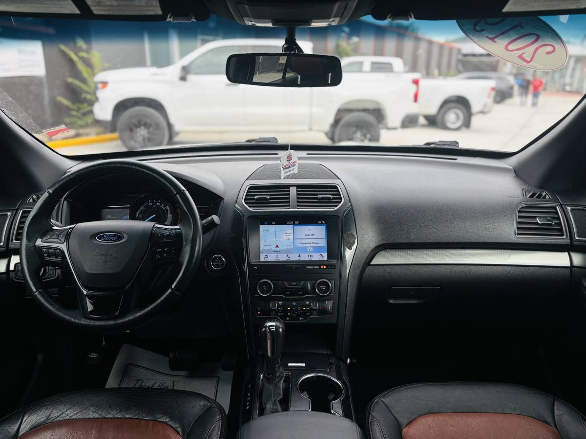 Used 2019 Ford Explorer XLT w/ Equipment Group 202A AWD/4WD image 48