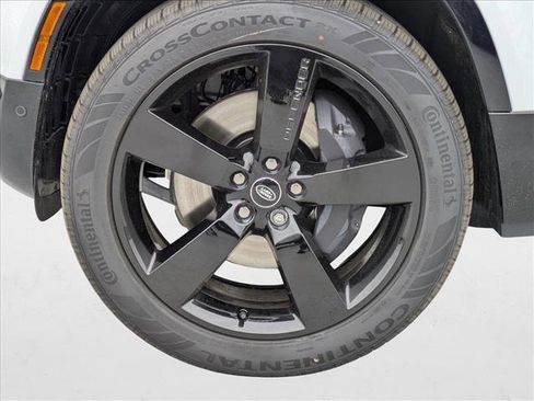 New 2025 Land Rover Defender 110 X-Dynamic SE image 10