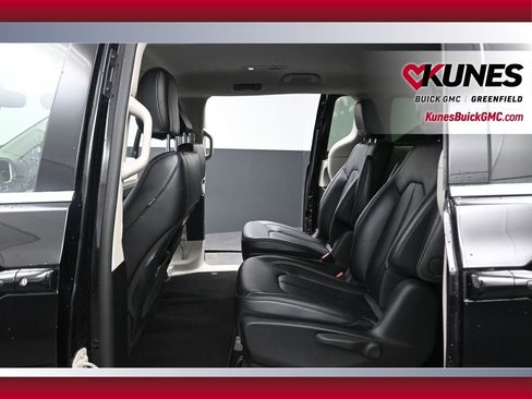 Used 2024 Chrysler Pacifica Select FWD image 26