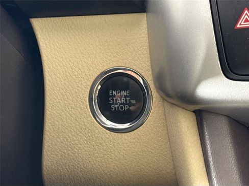 Used 2016 Toyota Highlander Limited FWD image 21