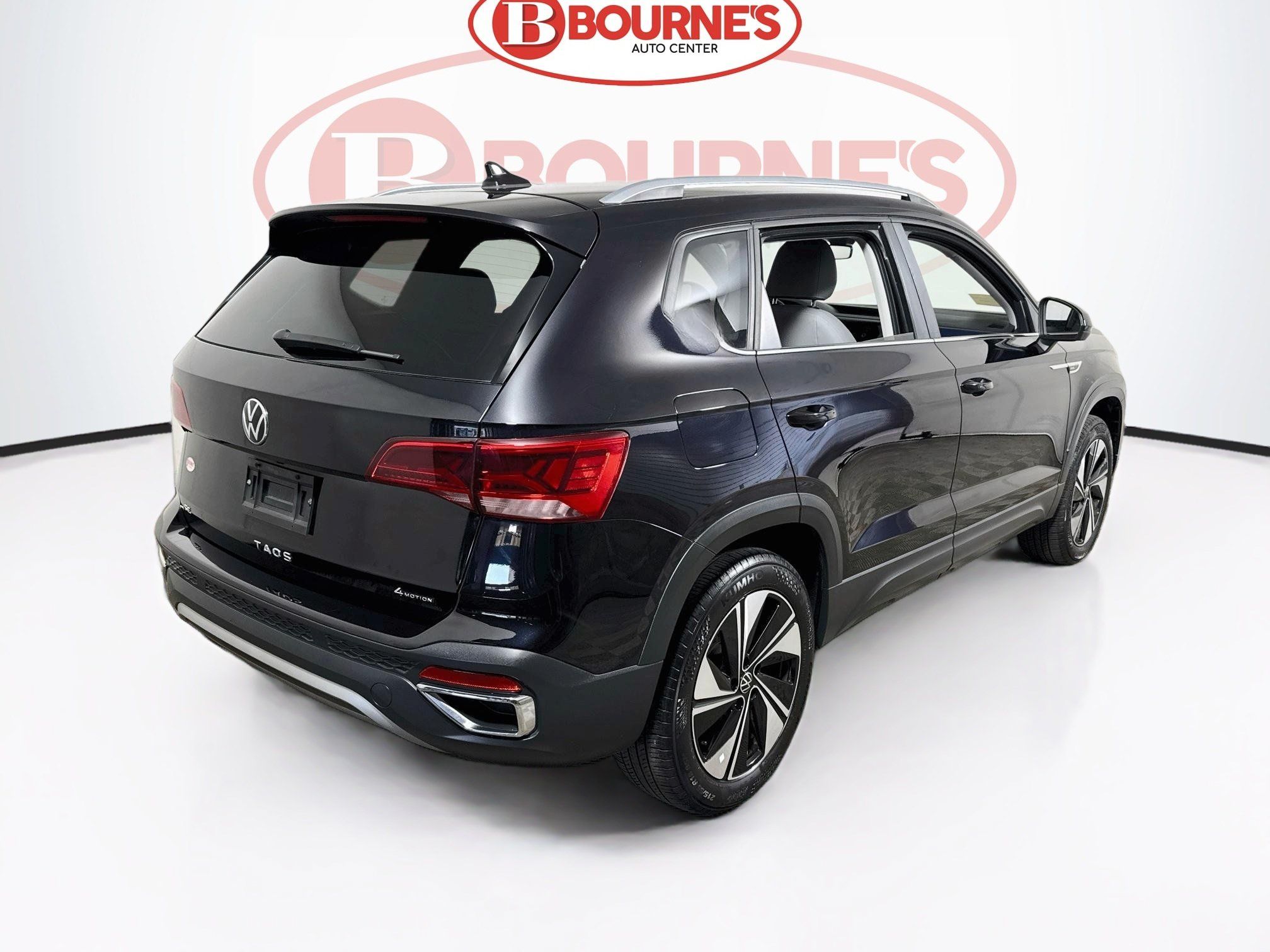 Used 2024 Volkswagen Taos SE AWD/4WD image 8