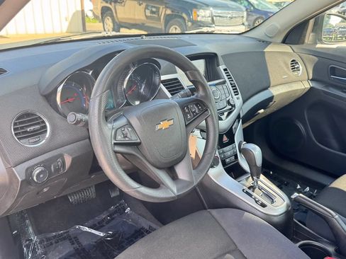 Used 2015 Chevrolet Cruze LT FWD image 19