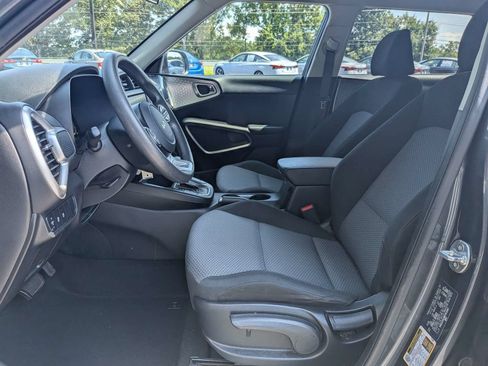 Used 2024 Kia Soul LX w/ Option Group 015 FWD image 19