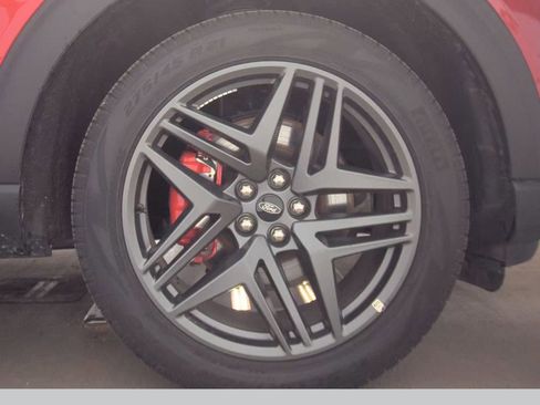 Used 2025 Ford Explorer ST-Line w/ ST-Line Street Pack AWD/4WD image 10