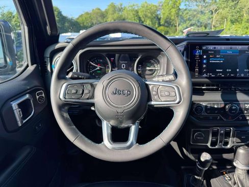 Used 2024 Jeep Wrangler High Altitude AWD/4WD image 21