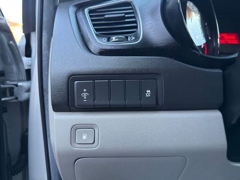 Used 2016 Kia Sedona LX w/ LX Convenience Package image 13