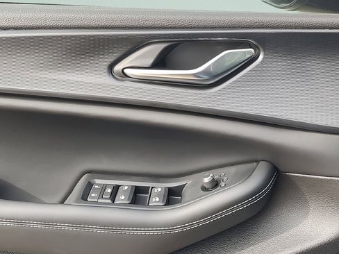 New 2025 Jeep Grand Cherokee L Altitude RWD image 26