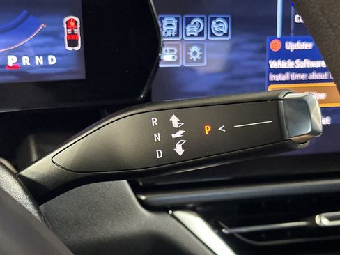 Used 2025 Chevrolet Equinox EV LT FWD image 23