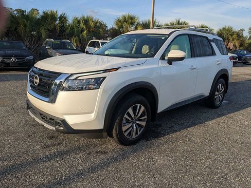 Used 2025 Nissan Pathfinder SL FWD image 8