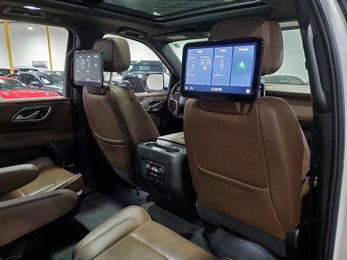 Used 2021 Chevrolet Suburban High Country w/ Premium Package RWD image 20