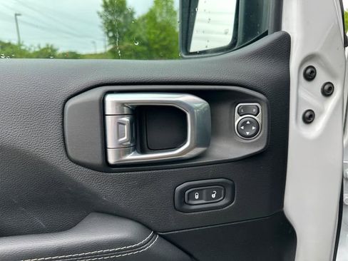Used 2022 Jeep Wrangler Unlimited Rubicon AWD/4WD image 19