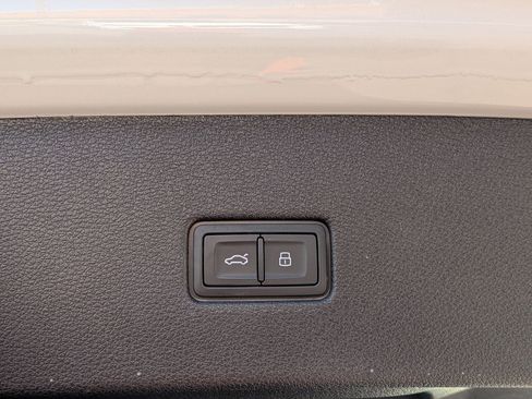 Used 2022 Audi RS Q8 image 34