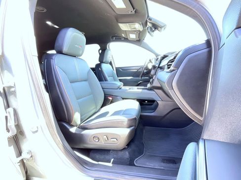 Certified 2025 GMC Acadia AT4 w/ LPO, All-Weather Package AWD/4WD image 9