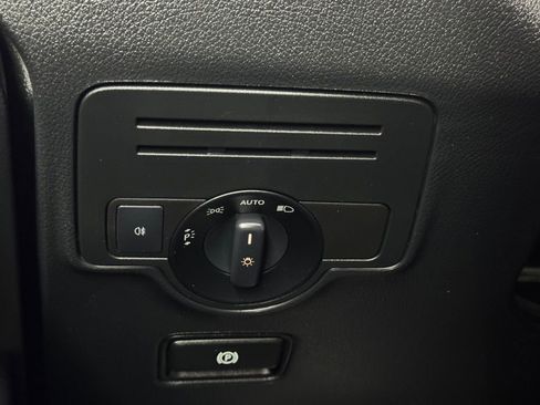 Used 2018 Mercedes-Benz Metris Passenger image 31