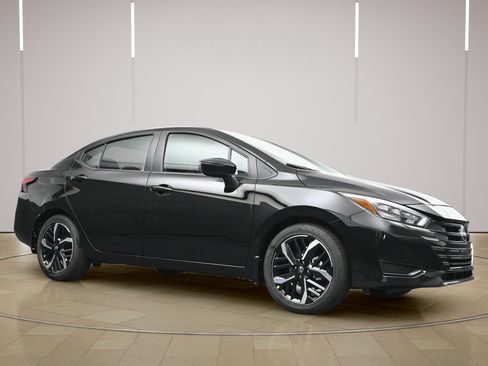 Certified 2025 Nissan Versa SR w/ Trunk Package FWD image 22