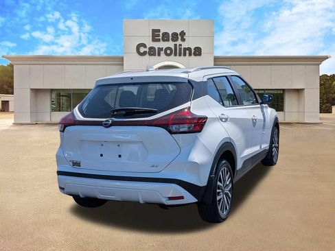 Used 2023 Nissan Kicks SV FWD image 3