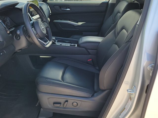 Used 2025 Nissan Pathfinder SL w/ SL Premium Package AWD/4WD image 6
