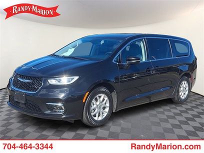 Used 2023 Chrysler Pacifica Touring-L