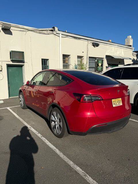 Used 2023 Tesla Model Y 2WD image 2