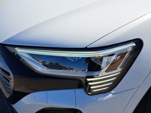 Used 2024 Audi Q8 e-tron Premium Plus image 35