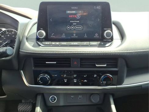 Used 2023 Nissan Rogue S AWD/4WD image 18