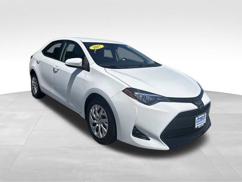 Used 2017 Toyota Corolla LE FWD image 9