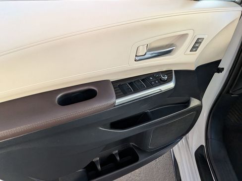 Certified 2023 Toyota Sienna Platinum image 8