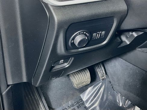 Used 2023 Jeep Grand Cherokee Laredo w/ Luxury Tech Group I image 10