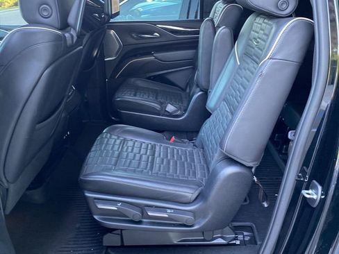 Used 2023 Cadillac Escalade ESV V image 7