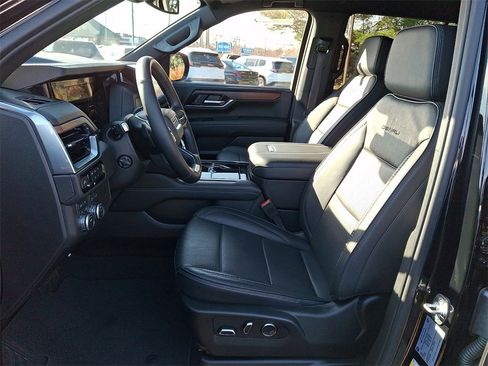 Certified 2025 GMC Yukon Denali image 15