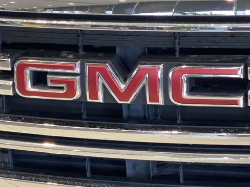 Used 2020 GMC Acadia SLT w/ Driver Alert Package II image 10