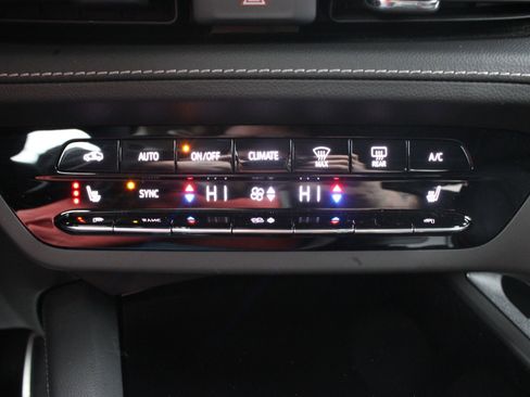 Used 2023 Buick Envision Essence w/ Sport Touring Package image 32