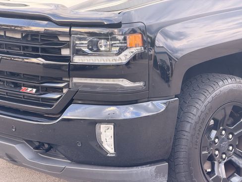 Used 2017 Chevrolet Silverado 1500 LTZ Z71 w/ LTZ Plus Package AWD/4WD image 10
