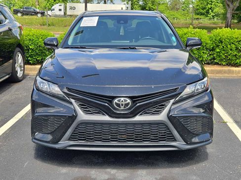 Used 2021 Toyota Camry SE w/ Convenience Package FWD image 2