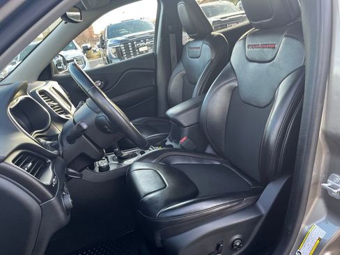 Used 2020 Jeep Cherokee Trailhawk w/ Cold Weather Group image 15