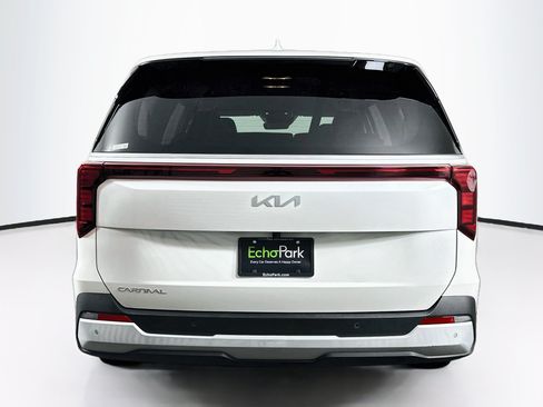 Used 2025 Kia Carnival FWD image 7