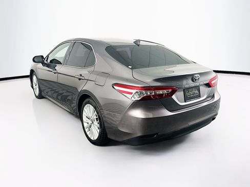 Used 2019 Toyota Camry XLE FWD image 5