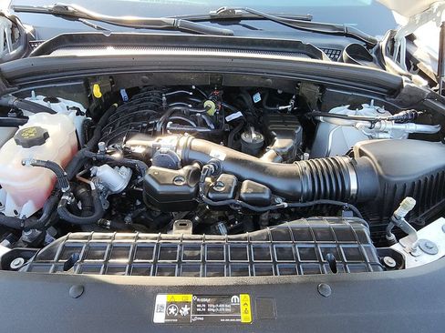 Used 2023 Jeep Grand Cherokee L Laredo RWD image 25
