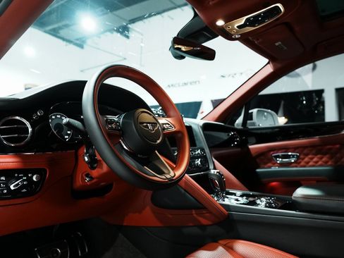 Used 2022 Bentley Bentayga Speed image 18