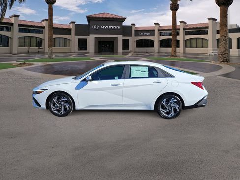 Used 2025 Hyundai Elantra SEL image 5