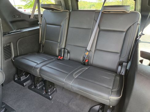 Used 2021 Chevrolet Suburban Premier AWD/4WD image 17