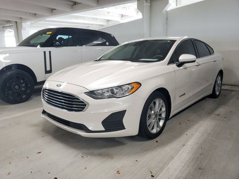 Used 2019 Ford Fusion SE FWD image 1