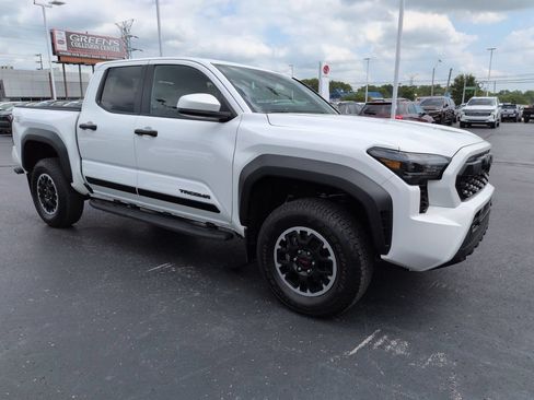 Used 2024 Toyota Tacoma TRD Off-Road AWD/4WD image 7