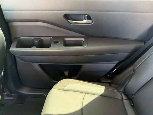 New 2026 Nissan Pathfinder SL AWD/4WD image 16