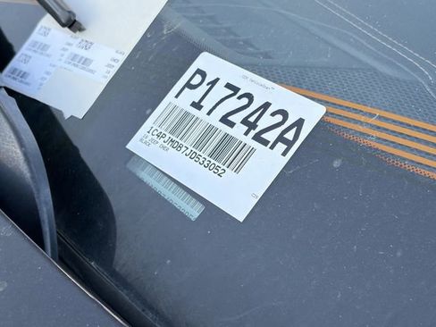 Used 2018 Jeep Cherokee Limited w/ Technology Group image 12